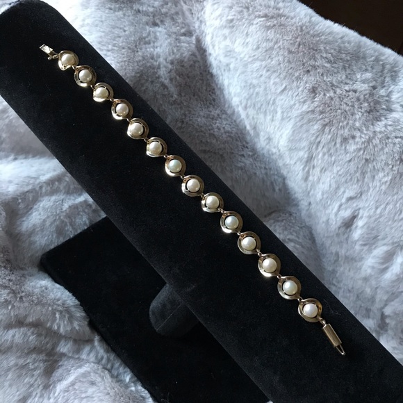 14K Gold and Pearl Bracelet Handmade 7” - Picture 2 of 8